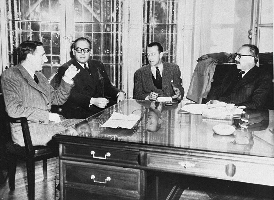 Yahudi Ajansı liderleri Paris ofisinde.