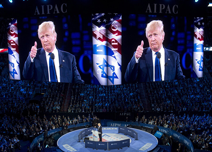 Eski ABD Başkanı Trump, ABD'nin yasama ve yürütme organlarına yönelik İsrail yanlısı politikaları savunan en güçlü İsrail lobilerinden AIPAC'te konuşurken. 1963'te kurulan Amerikan-İsrail Kamu İşleri Komitesi, temsilci Brad Sherman tarafından, ABD-İsrail ittifakını teşvik eden en önemli örgüt" olarak nitelendirilmişti.