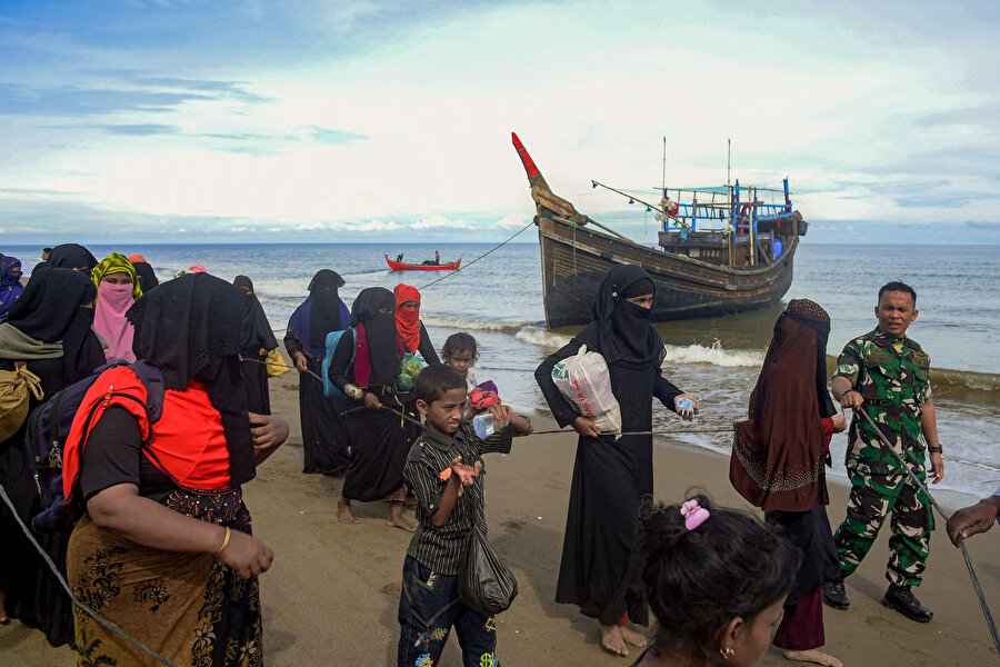 Arakanlı insan hakları grupları, kurtarılan Arakanlı Müslümanların Myanmar cuntasının elindeki kaderi konusunda endişe duyuyor.