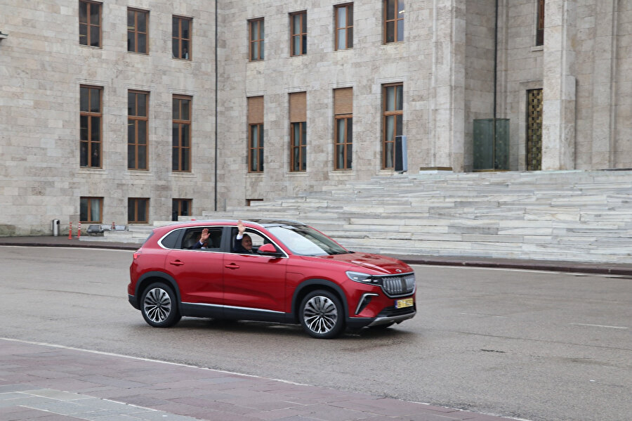 Sanayi ve Teknoloji Bakanı Varank, Meclis'e Togg ile geldi