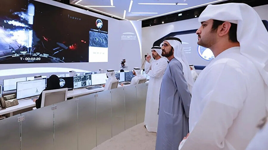 Uzay araştırmaları alanında rol almak isteyen BAE, Ay'a araç gönderen ilk Arap ülkesi oldu.