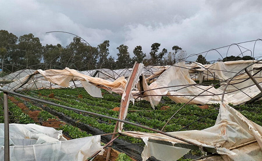 Antalya'da hortum, seralara zarar verdi