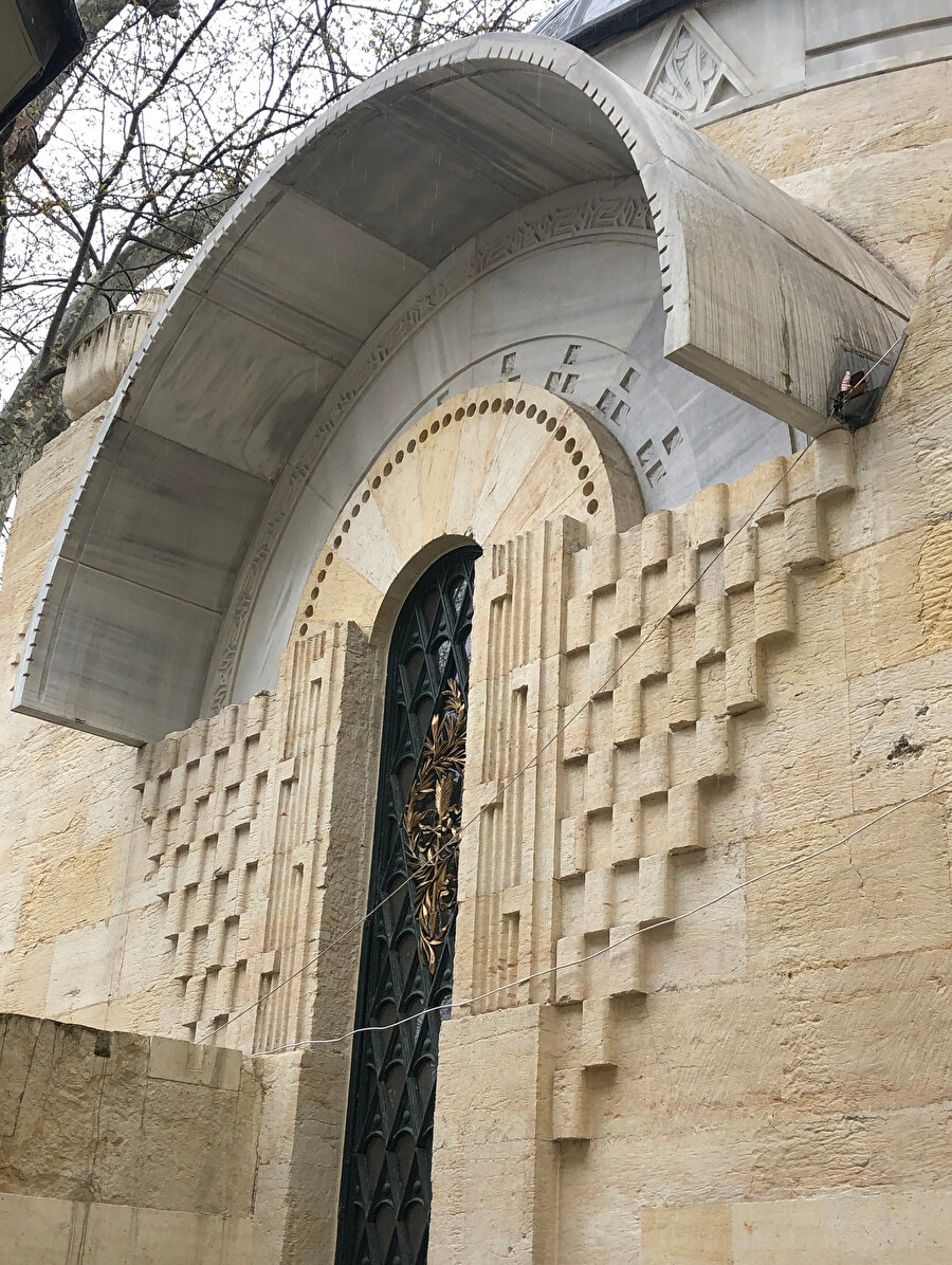 Şeyh Zafir Türbesi.