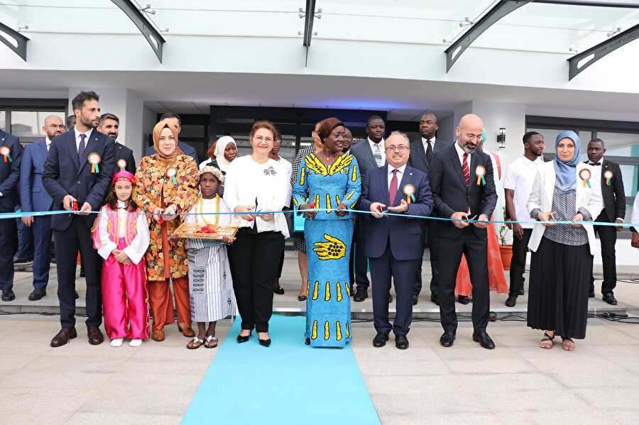 Fildişi Sahili Uluslararası Maarif Okulları Abatta Kampüsü'nün açılışı yapılırken