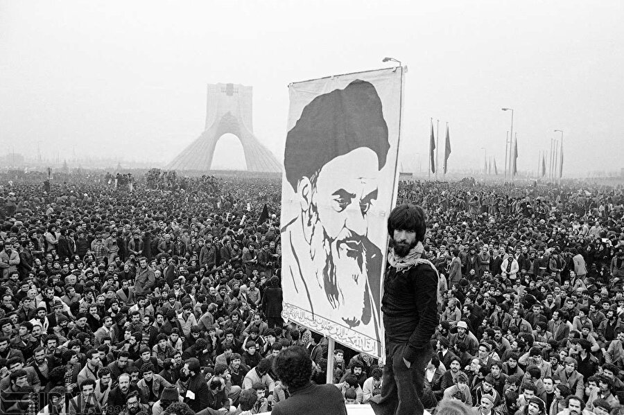 1979 İran İslam Devrimi.