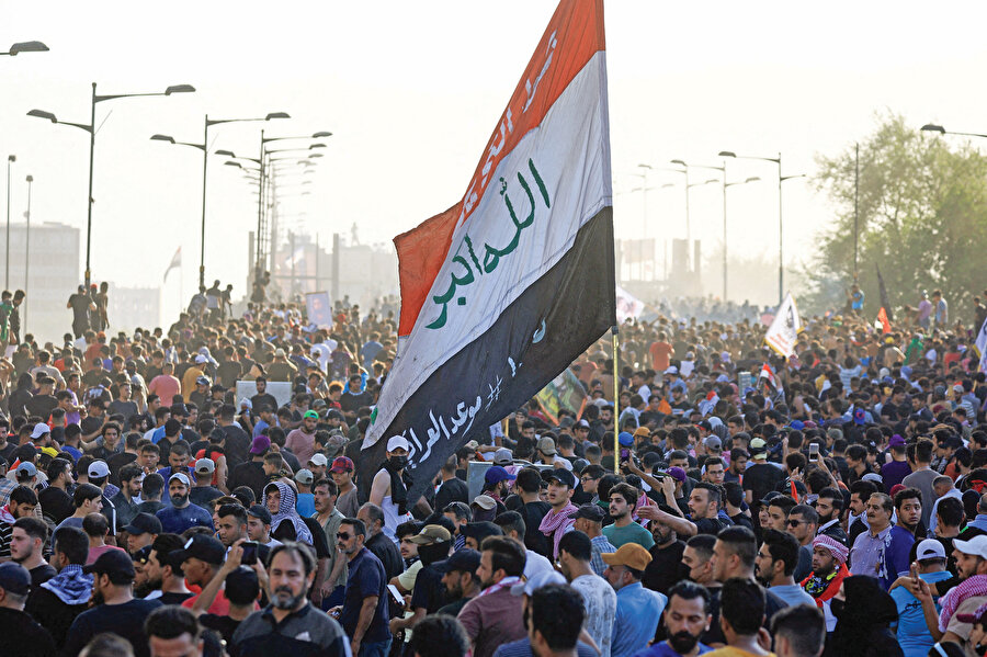 Irak’ta yaşanan hükümet kurma krizinin ana sebebinin Şii-Şii ve Kürt-Kürt mücadelesi olduğu söylenebilir. 10 Ekim 2021 seçimlerinin sürprizi ise Sünni Arapların 2003 yılından bu yana ilk kez Egemenlik Koalisyonu altında birleşerek Şiiler ve Kürtlerin aksine bir bütünlük sağlaması oldu