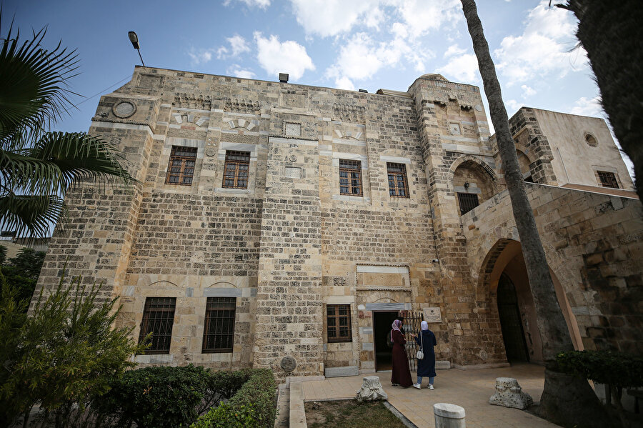 Kentteki İslâm medeniyetlerinden kalan tek saray modeli olarak İslâm mimarisinin karakterini temsil eden saray, bugün Paşa Sarayı Müzesi olarak hizmet veriyor.