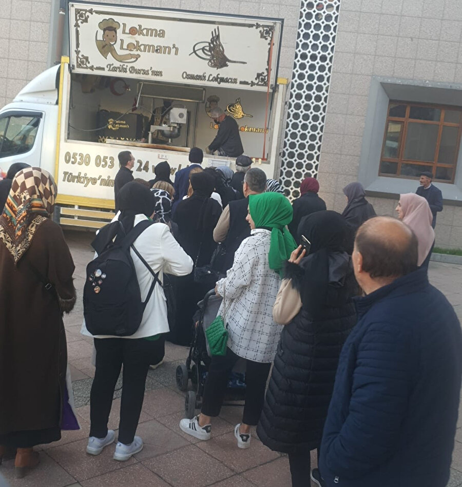 Messi'nin gol atması için iki bin kişilik lokma dağıttı