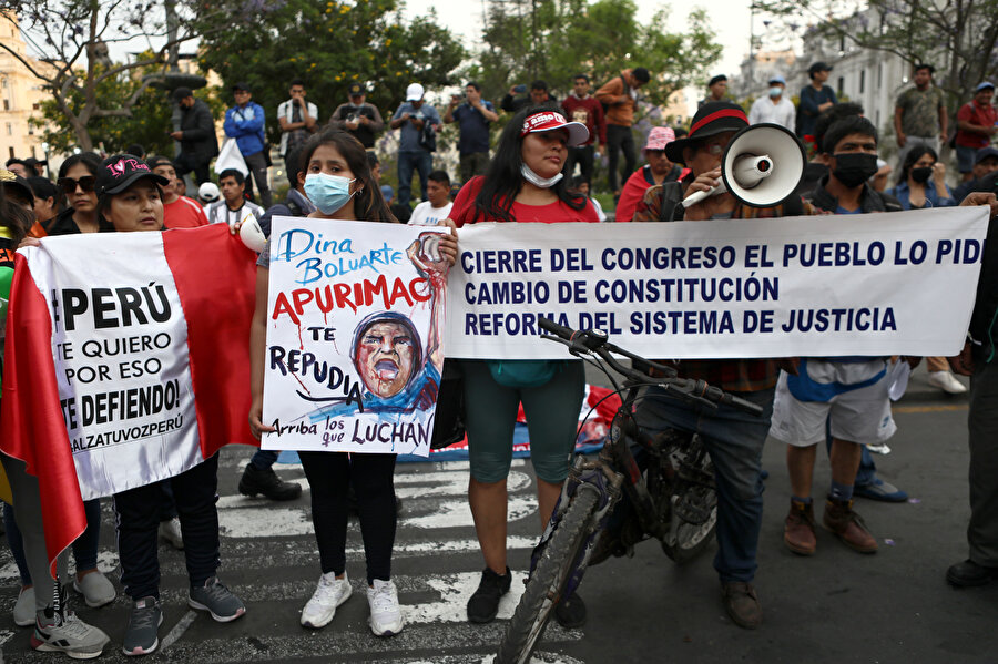 Peru'daki hükümet karşıtı protestolar nedeniyle 5 bin turist mahsur kaldı