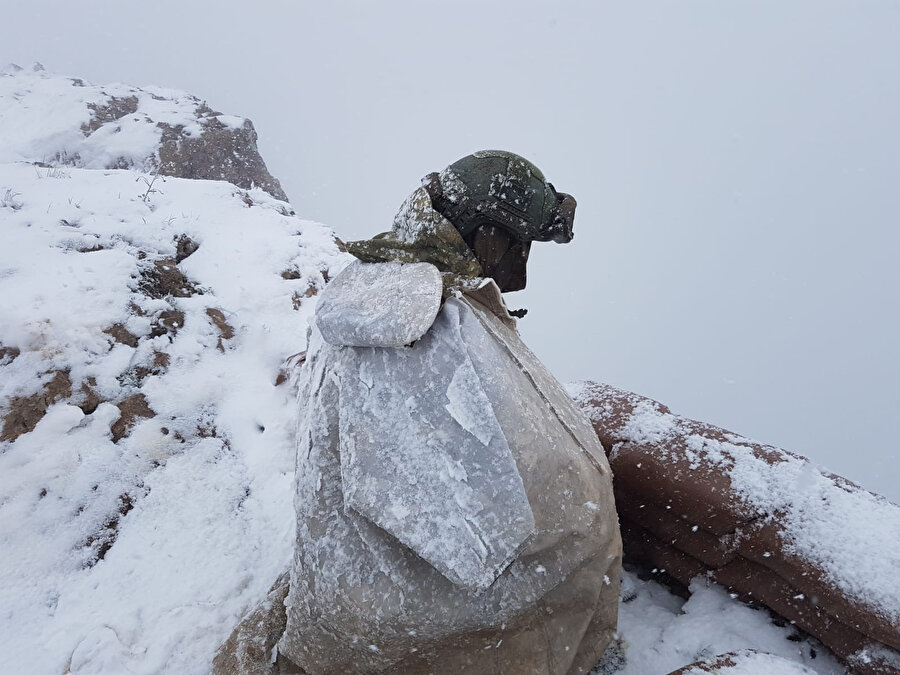 Üs bölgelerinde kar kalınlığı 20 santimetreyi aştı