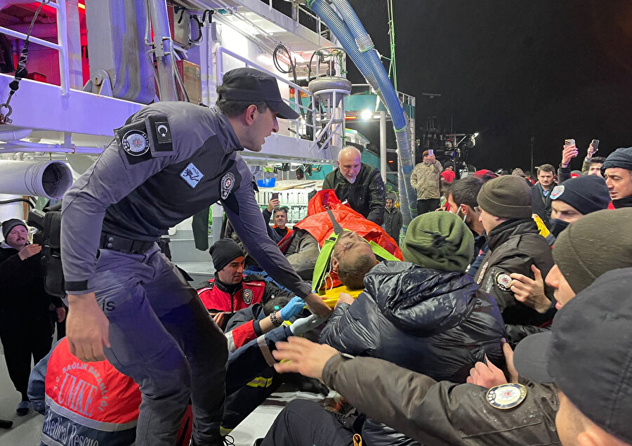 Sinop'ta kuru yük gemisinde yangın: 4'ü ağır 16 kişi yaralandı