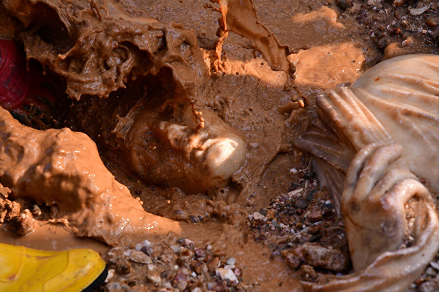 Antik kentteki kazılardan gün yüzüne çıkarıldı: Başları bulundu