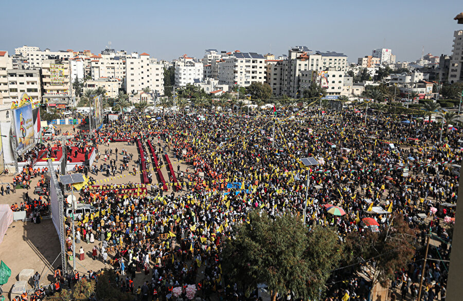 Filistin Devlet Başkanı Mahmud Abbas, İsrail hükümetinin, daha fazla Filistin toprağını ilhak etme amacı taşıyan ırkçı ve radikal planları, bizim toprağa bağlılığımızla başarısız olacak, dedi.
