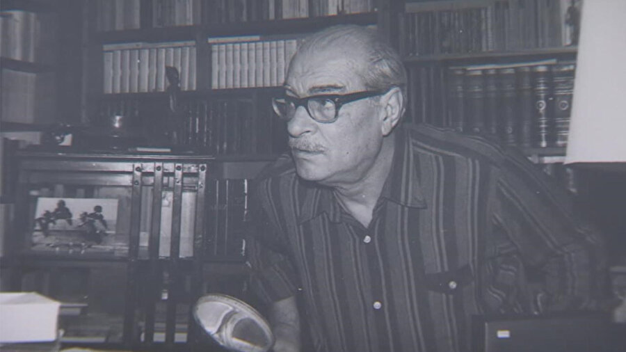 Kemal Tahir, Türk romancı, yazar, senarist.