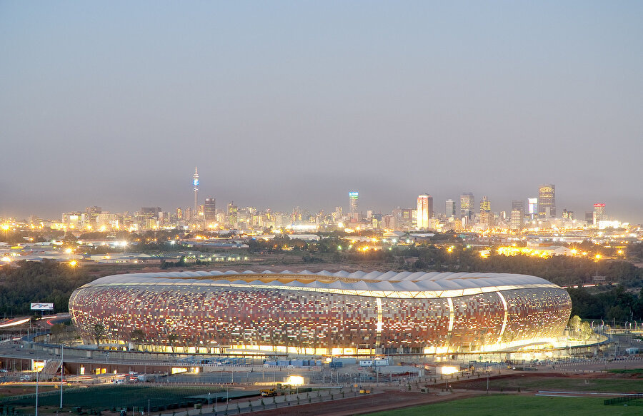 Yenileme öncesi stadyumun kapasitesi 40.000 olarak biliniyor.
