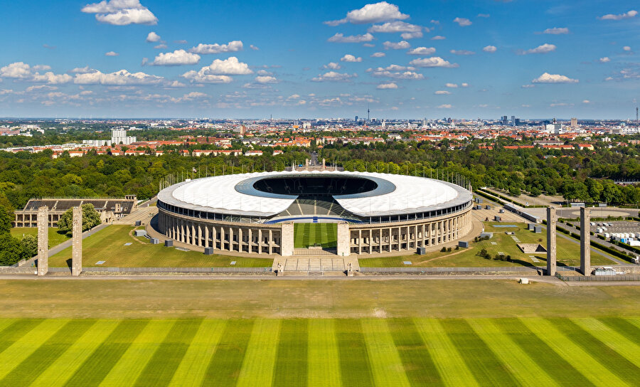 Stadyum, Olympiapark Berlin adlı çok daha büyük bir alanın ana parçasını oluşturuyor.
