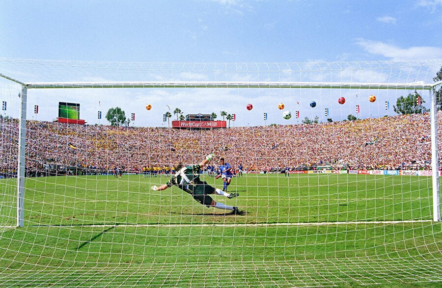 1994 FIFA Dünya Kupası Finali’nde Roberto Baggio’nun kullandığı penaltıyı dışarı atmasıyla Brezilya’ya gidiyor.