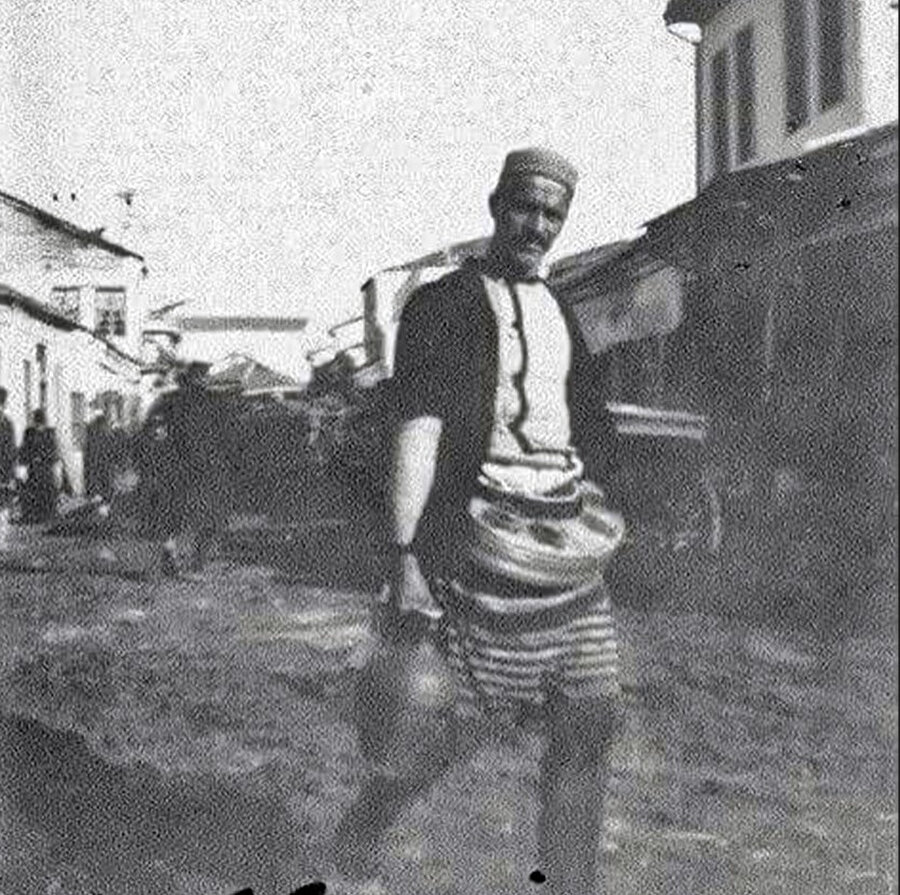 Dünya üzerindeki en güzel, en dikkat çekici çiçeklerinden biri olan orkidenin köklerinden elde edilir salep.