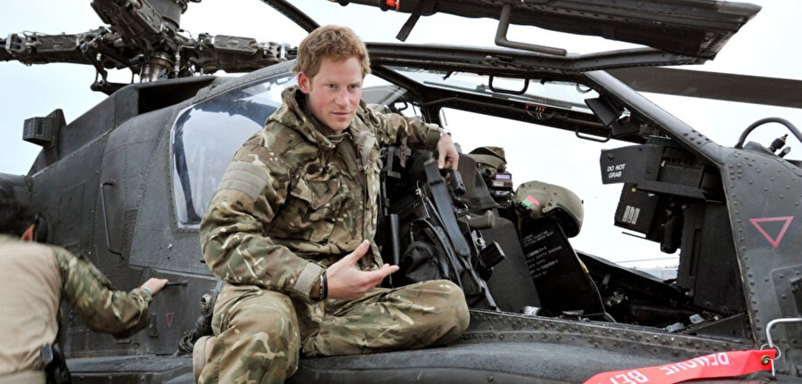 İngiltere Prensi Harry, Afganistan’da Apaçi helikopteri pilotluğu yapmıştı.