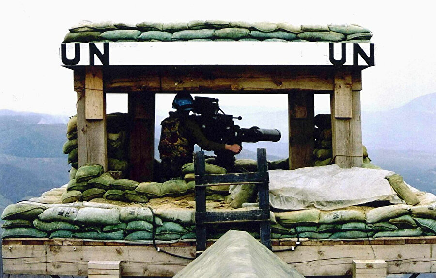Srebrenica yakınlarında bir Hollanda BM askerî karakolu, Temmuz 1995.