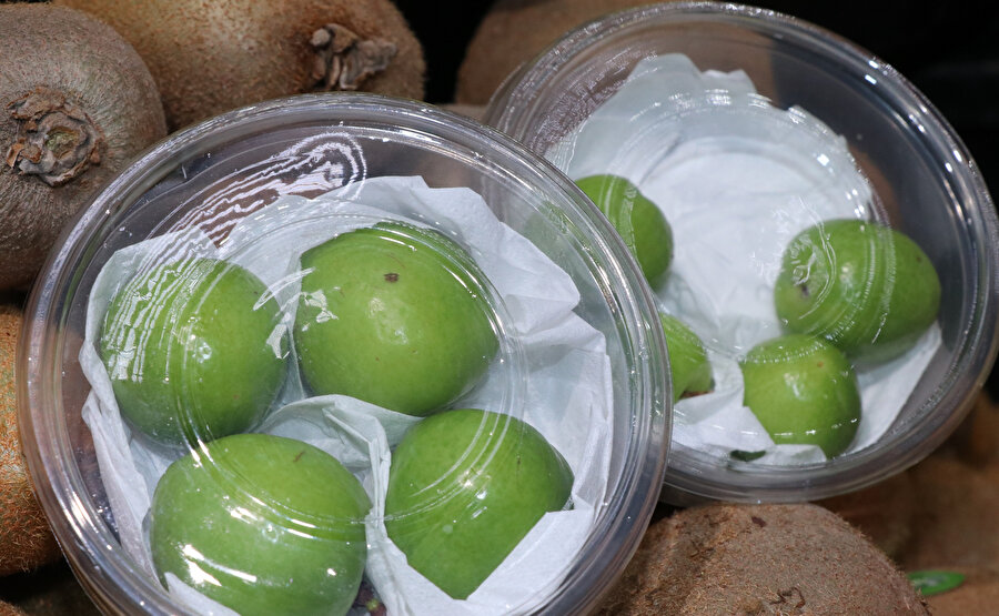 4 adet erik 89 TL, 5 adet kiraz 125 TL