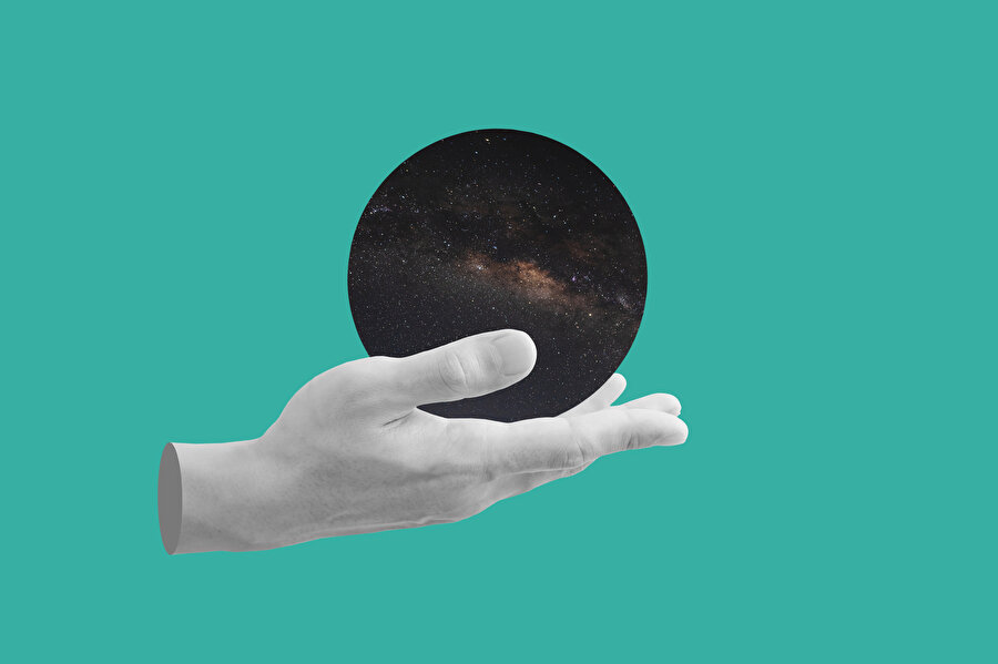 Mitsel yönüyle astroloji, burçları mukabilinde insanların davranışlarının öngörülebileceği, yaşanacak olası problemlerin de dış etkenlere davranışlarının öngörülebileceği, bağlı olduğu fantastik bir anlam dünyası sunar.