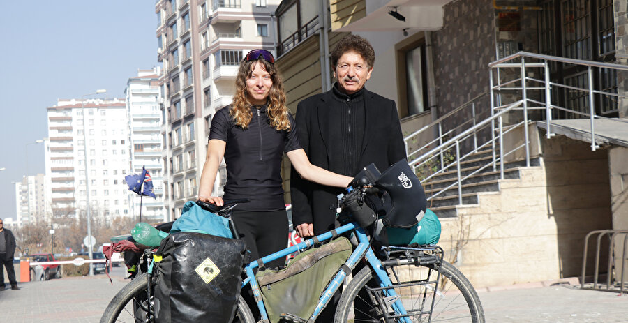 Yıllar sonra babasıyla ilgili gerçeği öğrendi: Almanya'dan Türkiye'ye bisikletle geldi