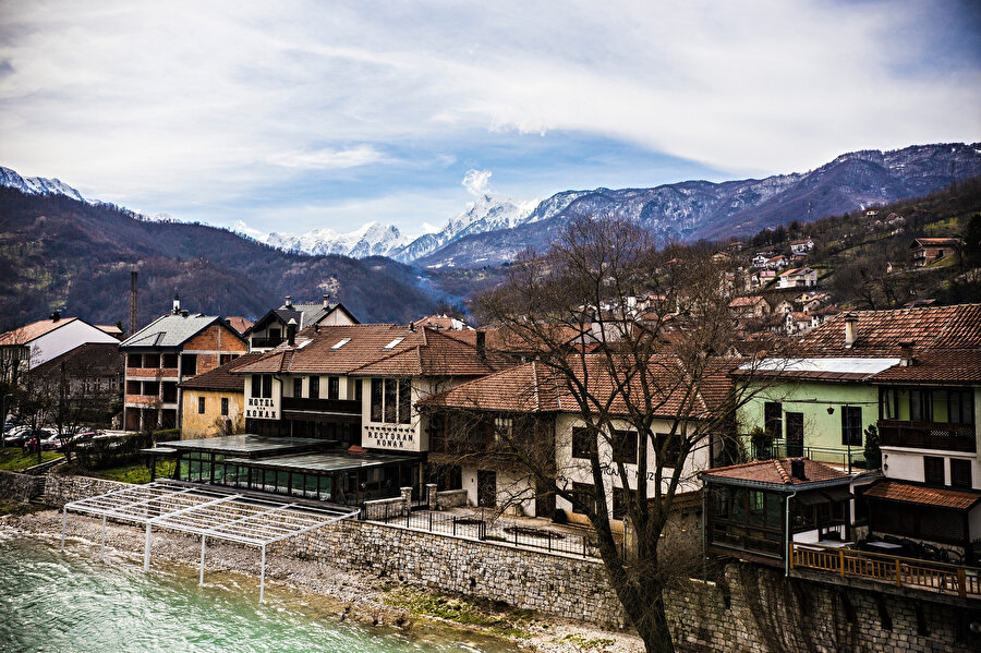 Konjic, eskiden Türkçe Koniça veya Koniçe, Bosna-Hersek'ın Bosna-Hersek Federasyonu'na bağlı Hersek-Neretva Kantonu'nda bulunan bir kasaba ve belediyedir.