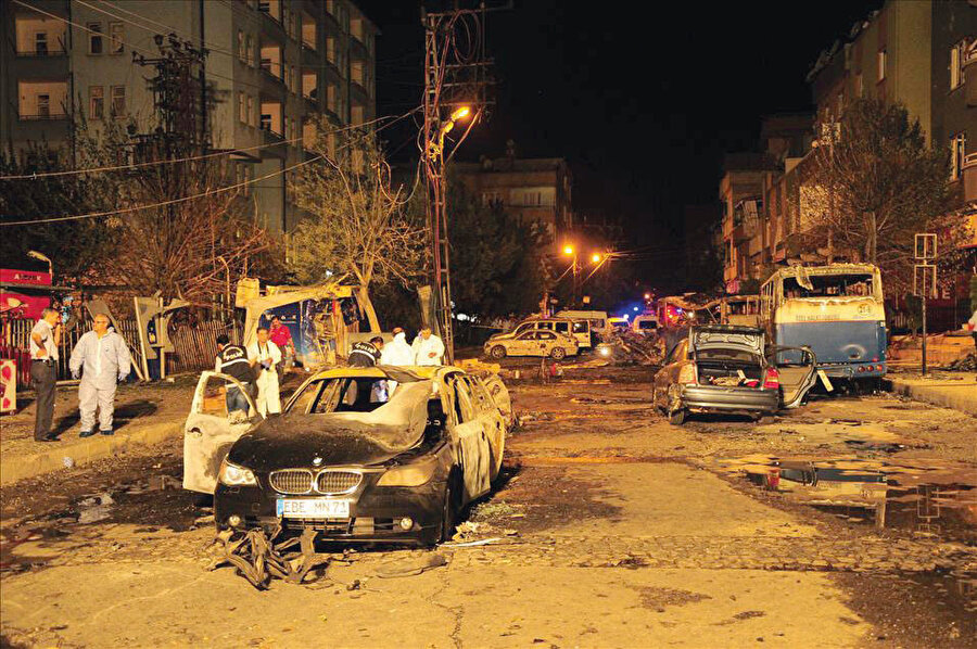 Gaziantep’te bomba yüklü otomobille yapılan saldırıda ikisi çocuk 10 kişi şehit oldu, 66 kişi yaralandı.