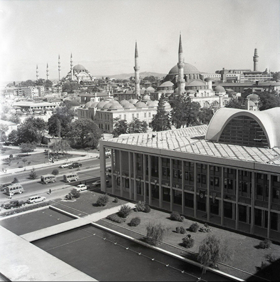 İstanbul Belediye Sarayı’nın Şehzade ve Süleymaniye Camii ile ilişkisi, Kaynak: Gültekin Çizgen Arşivi, Salt Araştırma.