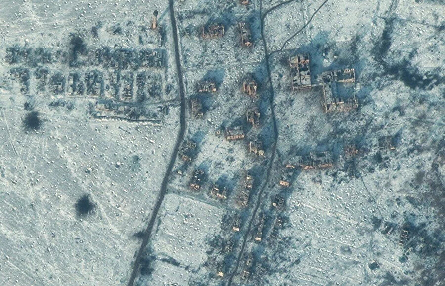 Rusya Soledar'ı ele geçirdiğini duyurdu: Şehirdeki yıkım uydudan görüntülendi