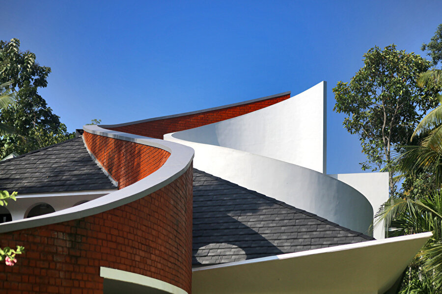 “Bu oluklarda insanın ve doğanın varoluş ikiliği derinden tecrübe ediliyor.’’ - S Squared Architects
