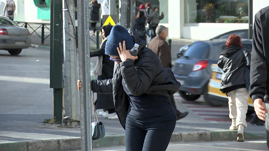 Bursa'yı lodos vurdu: Yürümekte zorluk çekildi