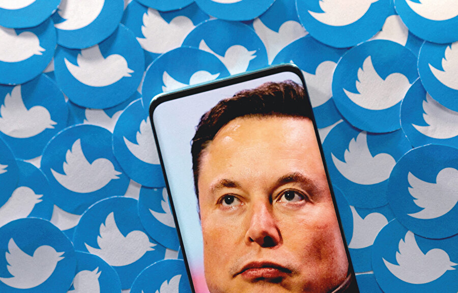 Musk, Twitter’ın sahibi oldu ve “mavi tik” yani kimliği doğrulama uygulamasını ücretli hâle getirdikten kısa bir bir süre sonra da kaldırmak zorunda kaldı. 