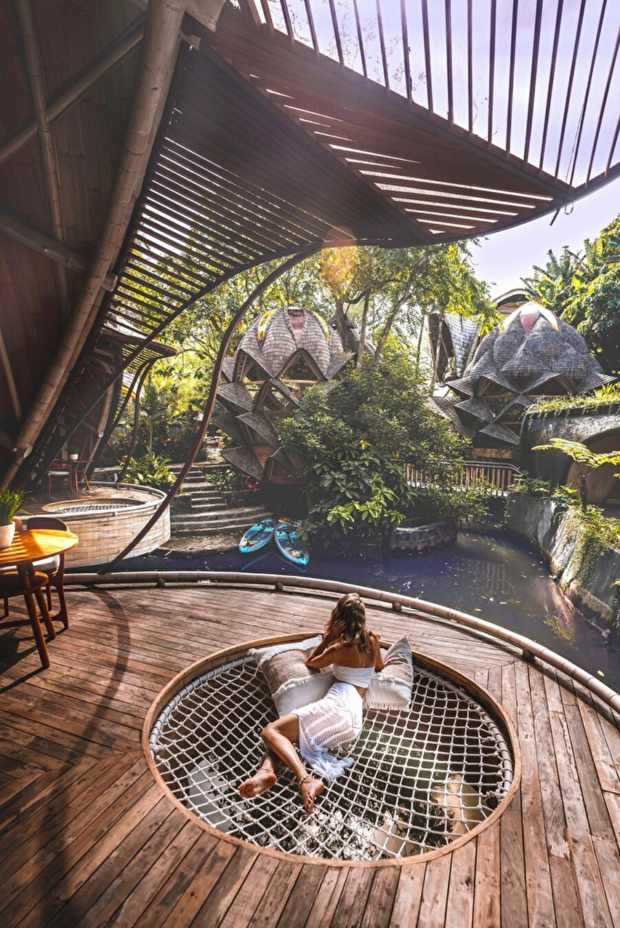 Ulaman Eco Luxury Resort’da yer yer file bantlar yer alıyor. 