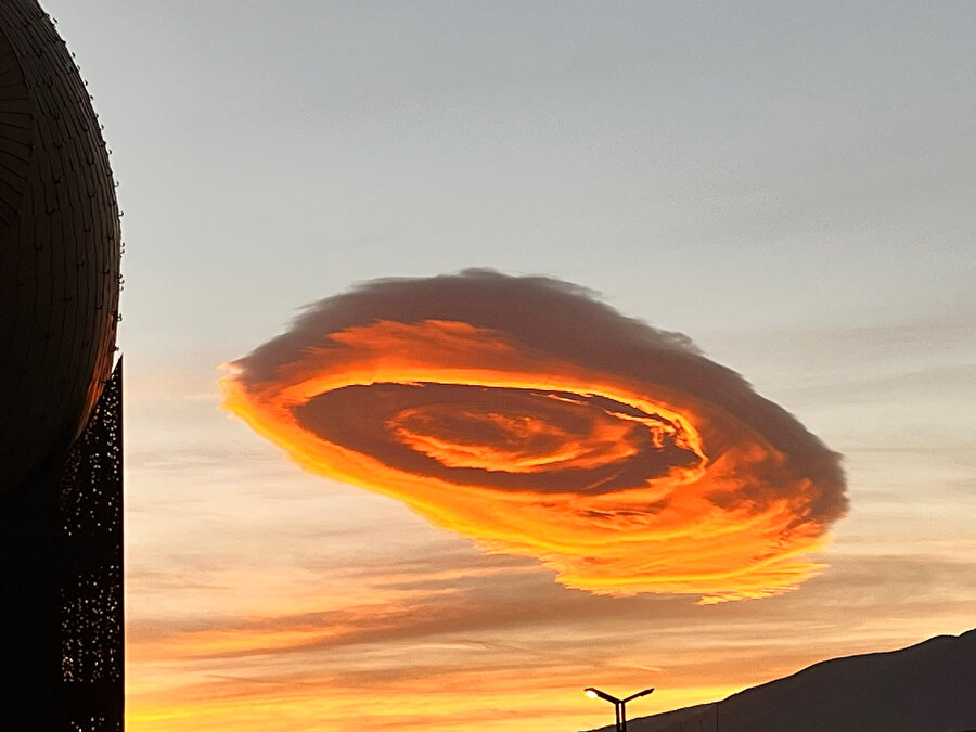 Gökyüzünde gören dönüp bir daha baktı: UFO'ya benzetildi