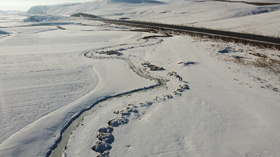 Van'da akarsuların yüzeyi dondu
