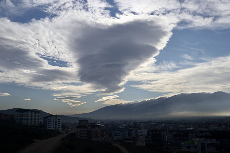 Bursa'da yeniden mercek bulutu görüldü