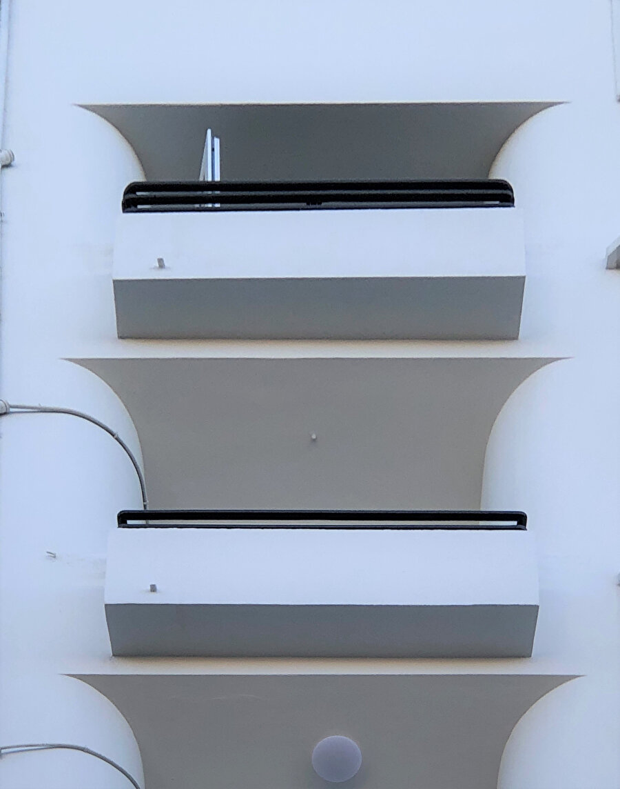 Bosfor Apartmanı, dairesel dönüşlü tasarıma sahip balkonlar.