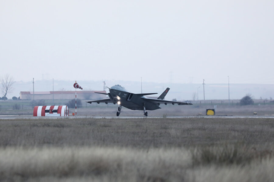 Bayraktar KIZILELMA test uçuşunu başarıyla tamamladı