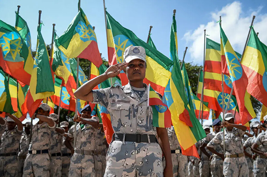 Afrika Boynuzu ülkelerinden Etiyopya'da iç savaşı bitiren barış anlaşmasının pek çok maddesi uygulandı. Orduya karşı savaşan Tigray Halk Kurtuluş Cephesi'nin (TPLF) terör listesinden çıkarılmasıyla Tigray eyaletinde geçici hükümet kurulacak.