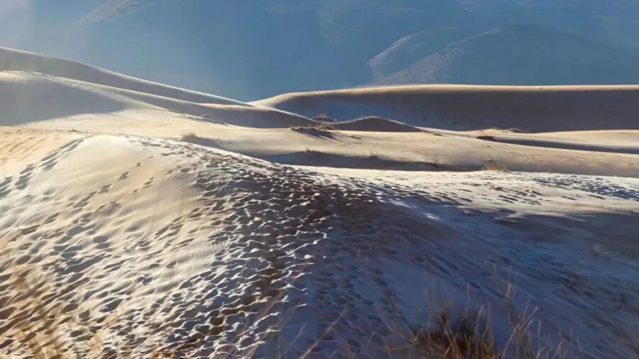 Cezayir’de çöle kar yağdı