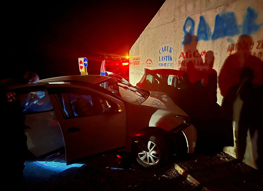 Cenazeye giden aile kaza yaptı: 3 yaralı