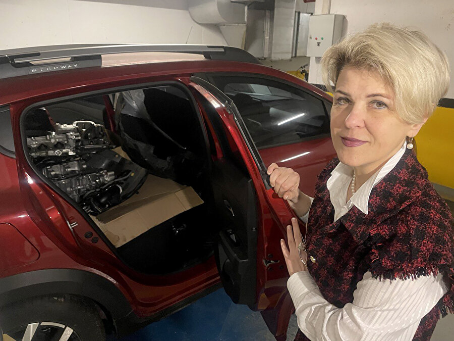 Sıfır aldığı araç arızalanınca bayiye götürdü, motoru koltukta teslim ettiler