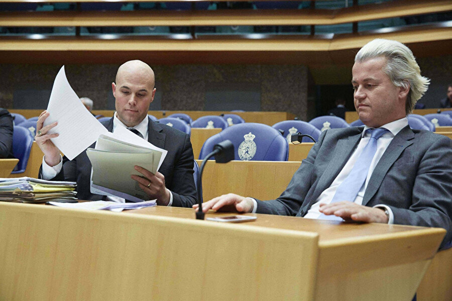 Van Klaveren, zgrlk Partisi Lideri Geert Wilders ile birlikte.