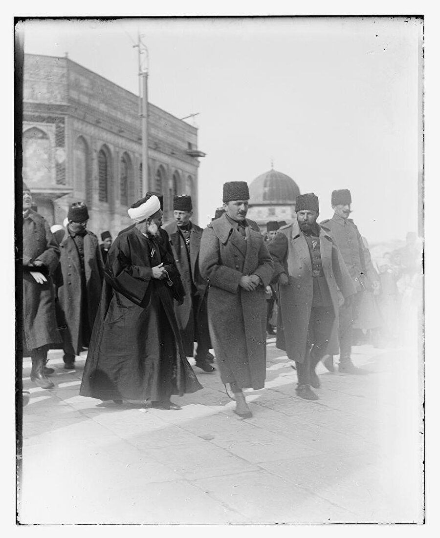 Enver ve Cemal paşalar, Mescid-i Aksâ’da, 1916.