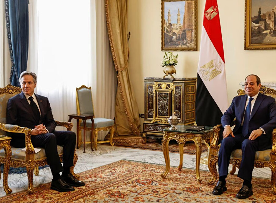 ABD Dışişleri Bakanı Antony Blinken, Mısır Cumhurbaşkanı Abdulfettah el-Sisi ile Kahire'deki Al-Ittihadiya başkanlık sarayında bir araya geldi.
