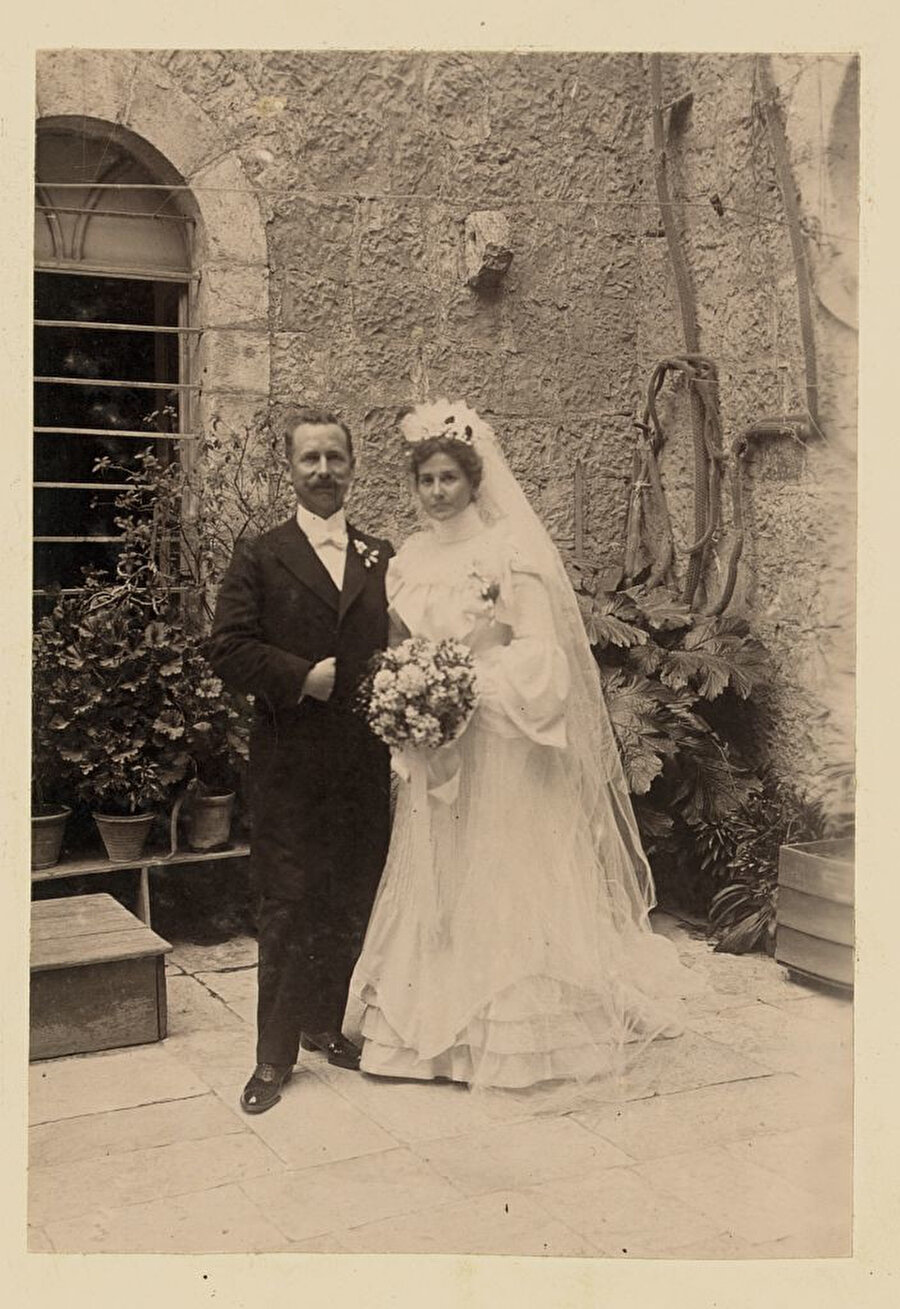 Bertha Spafford, cemaat üyelerinden Frederick Vester ile 1904 Mart’ında evlendi.