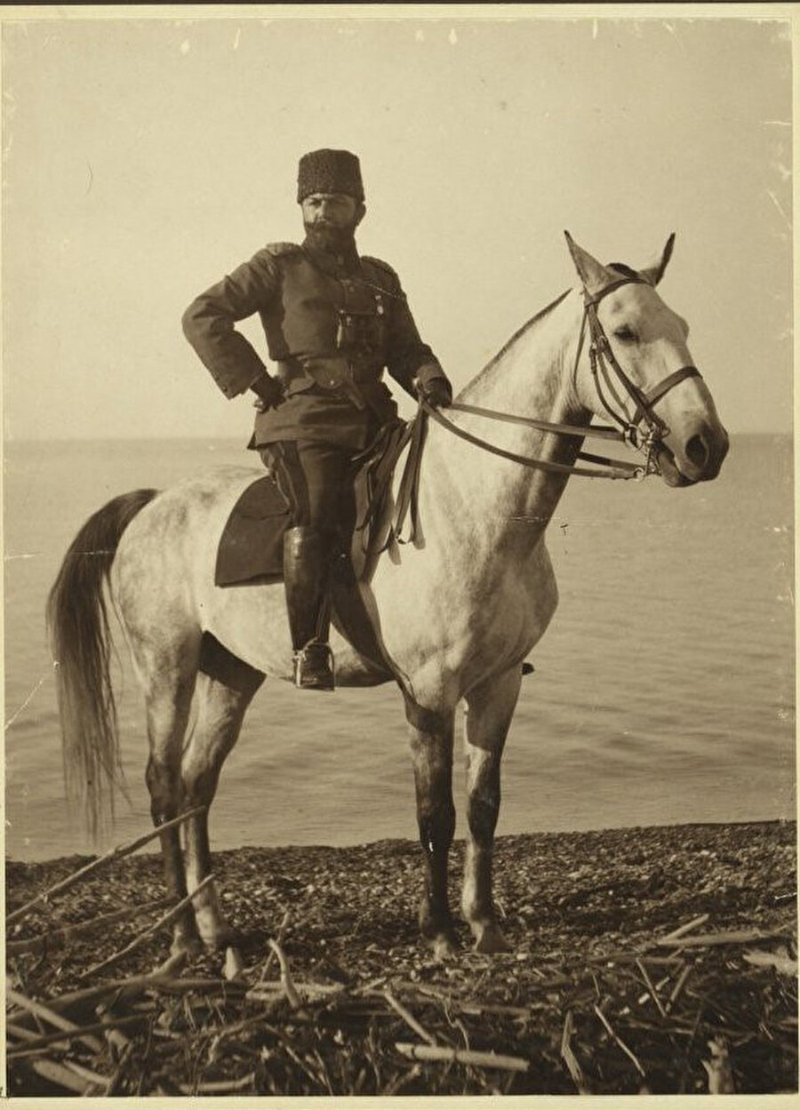 Cemal Paşa, Lût Gölü kıyısında, 1917.