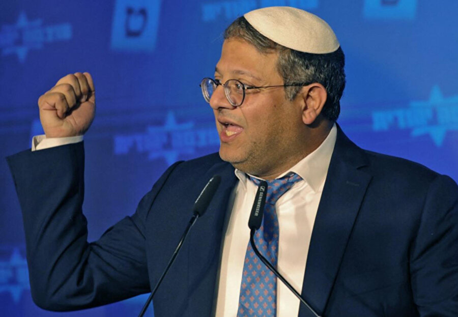 Başkanlığını yaptığı aşırı sağcı Yahudi Gücü Partisi'nin toplantısında Filistinlilere yönelik tehditlerde bulunan ve İşgal altındaki Doğu Kudüs'te İsraillilere karşı düzenlenen saldırılara işaret eden Ben-Gvir, yakında idam yasasını çıkaracaklarını ve sivilleri katleden Filistinlilerin elektrikli sandalyeyle idam edilmesi gerektiğini savundu.